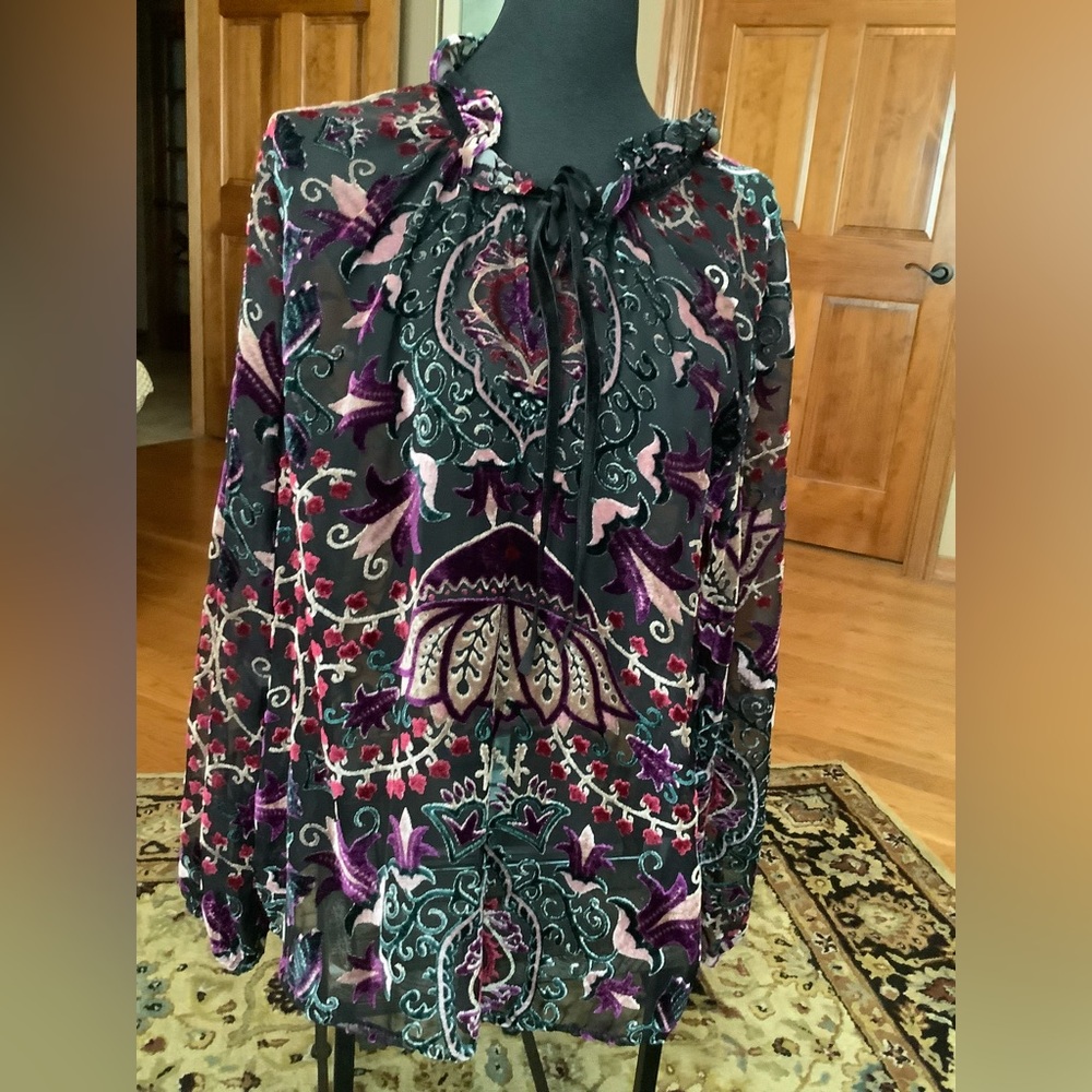 Violet + Claire Burnout Velvet Women’s Top Size L